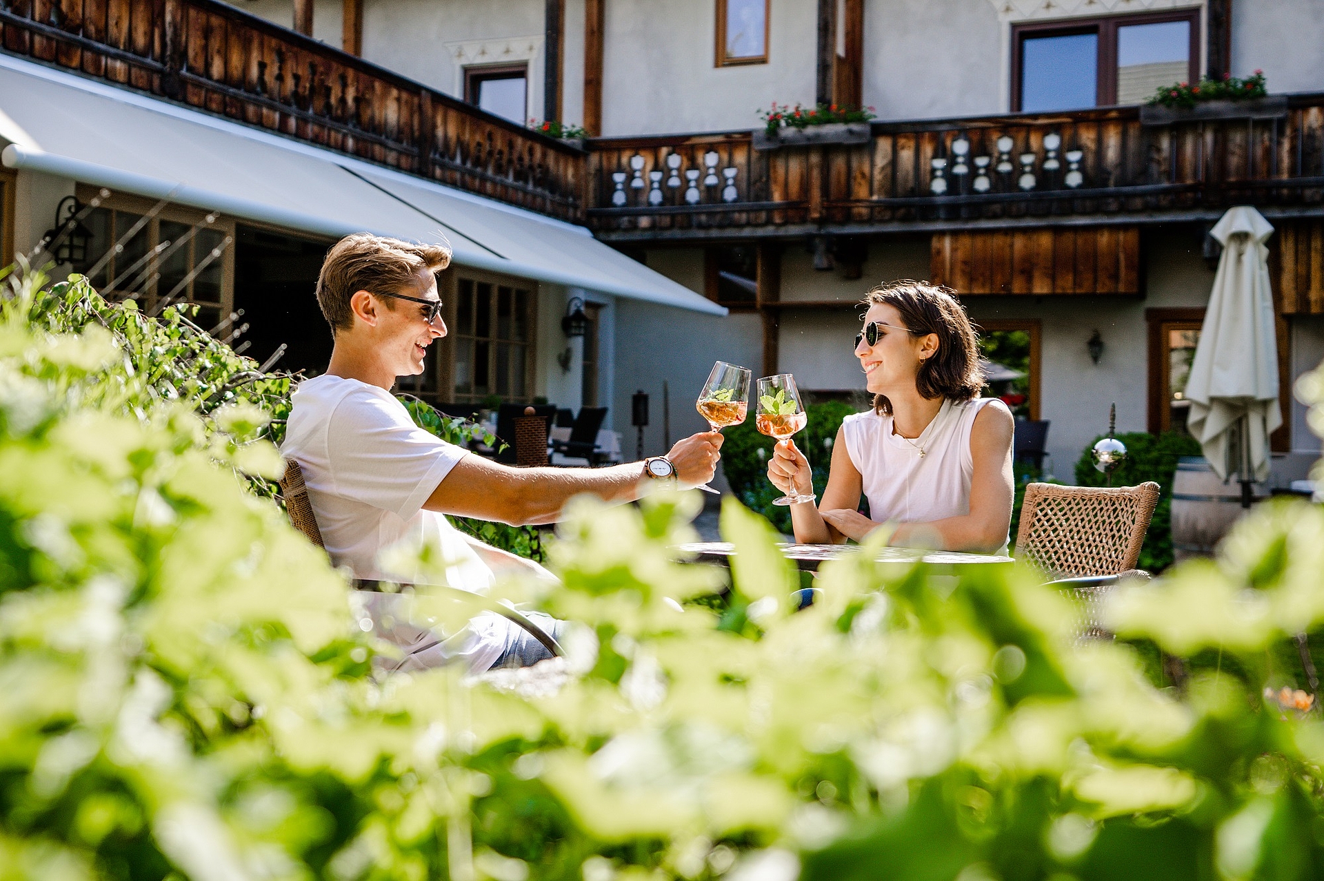 Hotel zum Weißensee Naturpark Urlaub Genuss Wohlfühlen Kärnten Garten Bar 